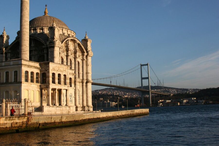 Istanbul Bosphorus Dinner Cruise &Entertainment hotel pickup - Unlimited drinks and a point worth confirming