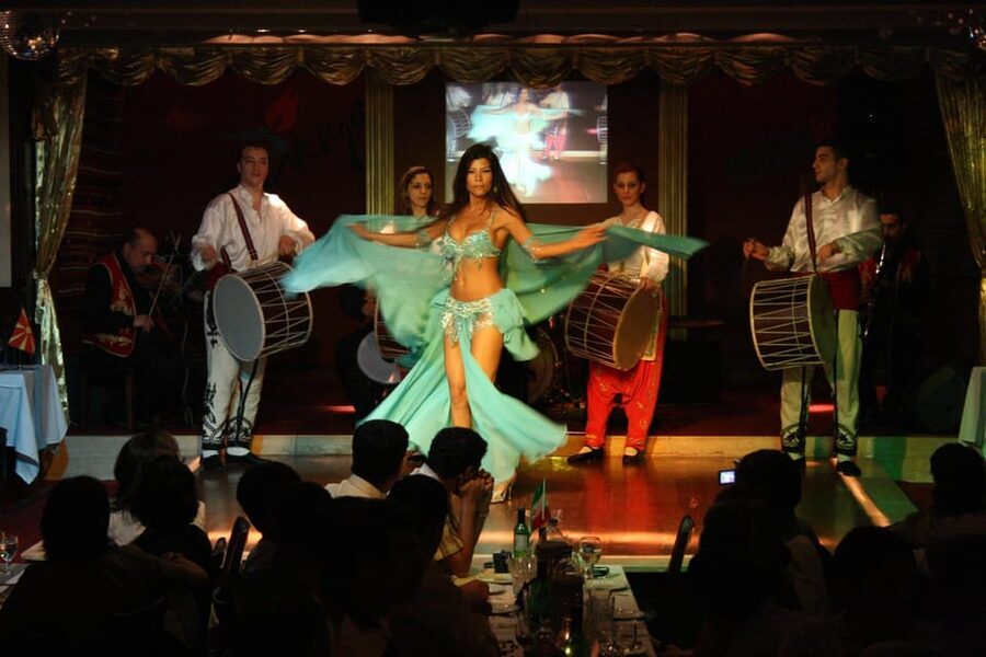 Istanbul: Bosphorus Dinner Cruise Incl. Drinks with Transfer - Dinner, drinks, and the evening show