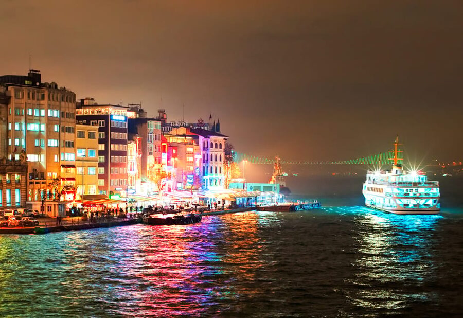 Istanbul: Bosphorus Dinner Cruise Incl. Drinks with Transfer - Boarding the yacht and settling in
