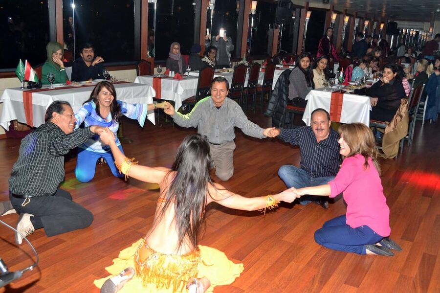 Istanbul: Bosphorus Dinner Cruise Incl. Drinks with Transfer - Dolmabahçe and Çırağan: Istanbul’s palace waterfront
