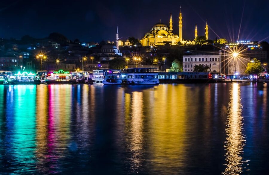 Istanbul: Bosphorus Dinner Cruise Incl. Drinks with Transfer - Ortaköy Mosque and the Bosphorus Bridge