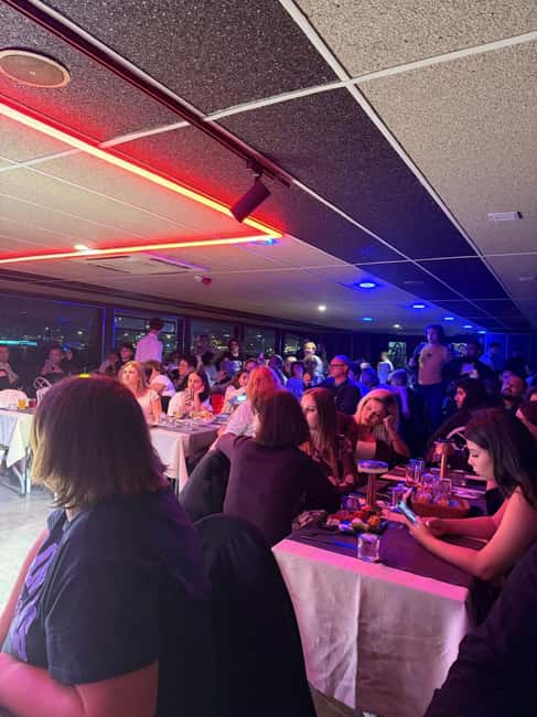 İstanbul:Bosphorus Dinner Cruise & Soft and Alcohol Drinks - A stage show that keeps the night moving