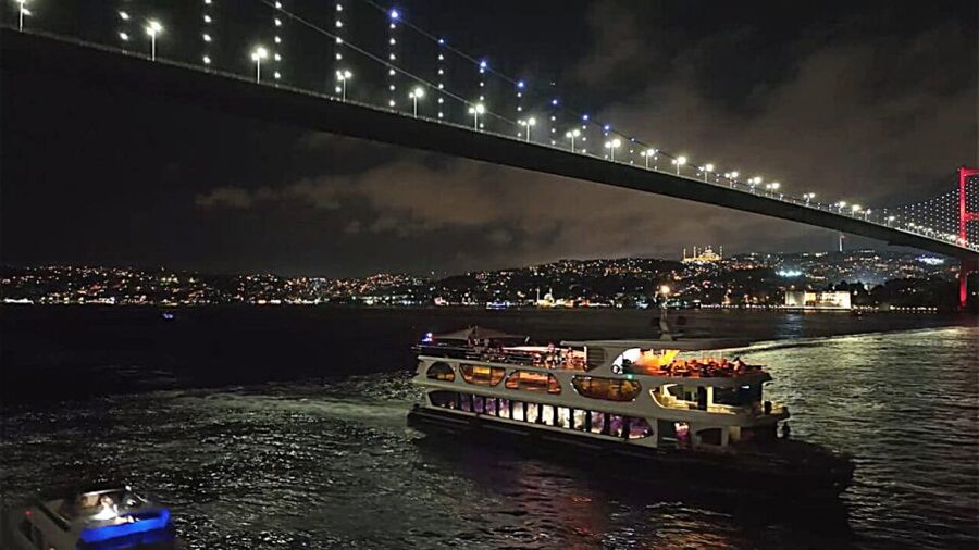 Istanbul: Bosphorus Dinner Cruise with Drinks & Turkish Show - Getting to the Elite Dinner Cruise