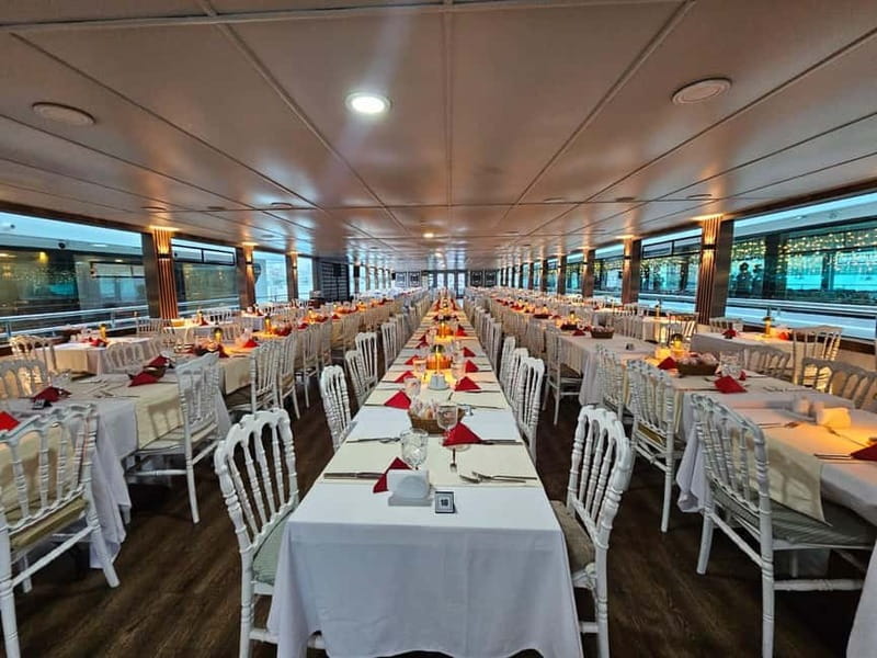 Istanbul: Bosphorus Dinner Cruise with Live Entertainment - Why a Bosphorus dinner works so well at night