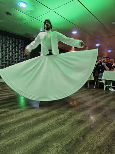 Istanbul: Bosphorus Dinner Cruise with Live Entertainment - A show built for an international audience