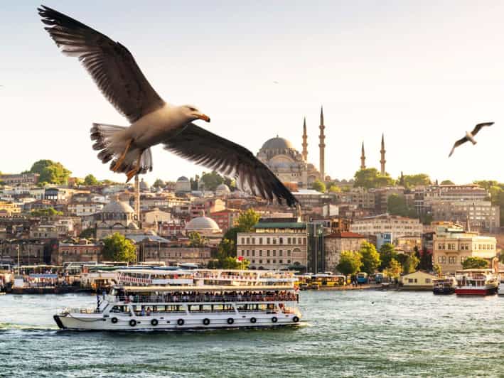 Istanbul: Bosphorus Dinner Cruise with Private Table & Show - Why a night on the Bosphorus works so well