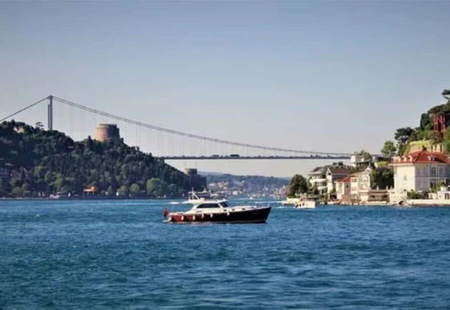 Istanbul Bosphorus Dinner Cruise with Turkish Night - Three ways to see Istanbul from the Bosphorus