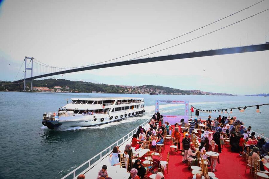Istanbul Bosphorus Dinner Cruise with Turkish Night - Sunrise: the quietest and simplest option