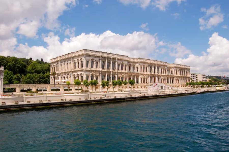 Istanbul: Bosphorus Lunch Cruise with Guide & Drinks - Bridges, fortresses, and the narrow strait