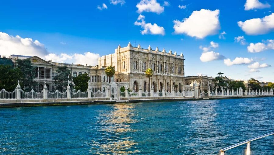 Istanbul: Bosphorus Lunch Cruise with Guide & Drinks - Price, comfort, and who gets the most value