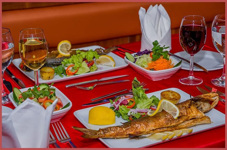 Istanbul: Bosphorus Night Dinner Cruise with Private Table - Dinner at a private table