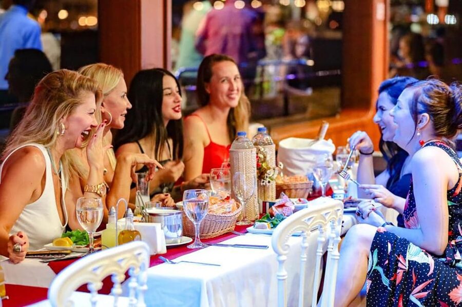 Istanbul: Bosphorus Night Dinner Cruise with Private Table - Dolmabahçe Mosque and Palace: the opening waterfront views
