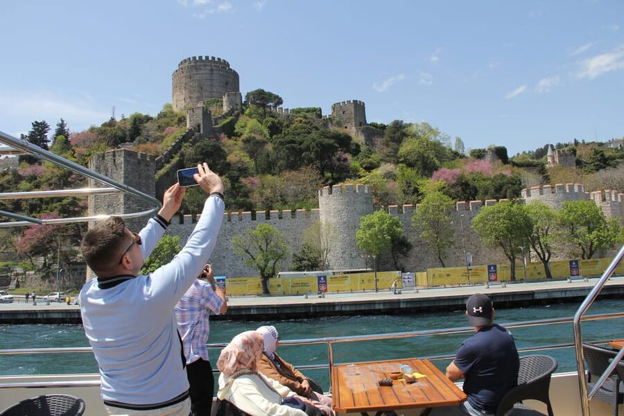 Istanbul: Bosphorus Strait and Black Sea Lunch Cruise - Lunch on board, with the view doing much of the work
