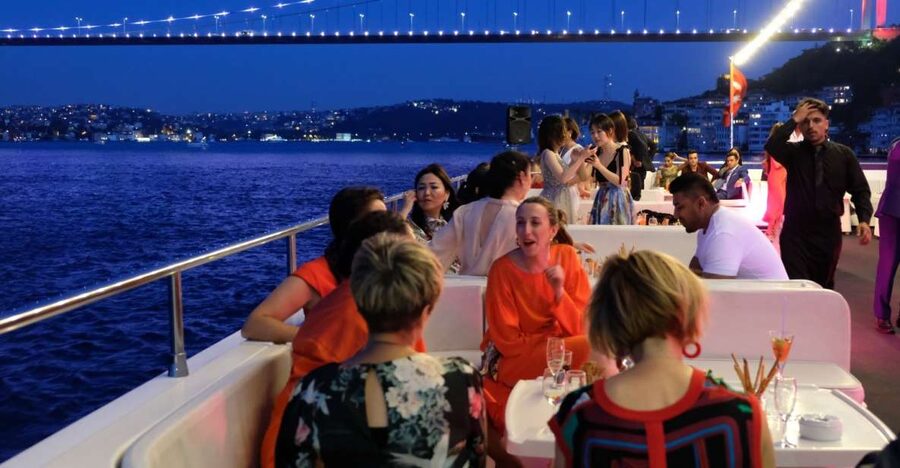 Istanbul: Bosphorus Sunset Cruise with Dinner - Why a sunset cruise suits Istanbul