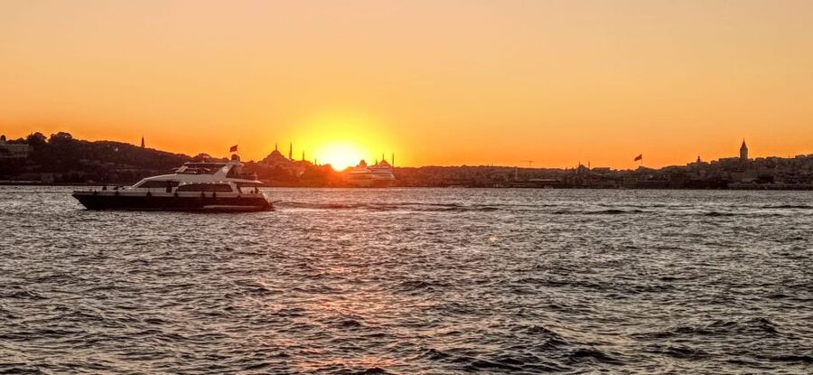 Istanbul: Bosphorus Sunset Cruise with Dinner - Maiden’s Tower and the champagne toast