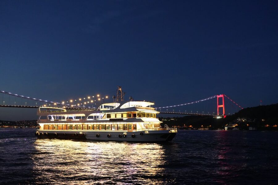 Istanbul: Dinner Cruise and Entertainment with Private Table - Folk dancing, belly dancing, and music