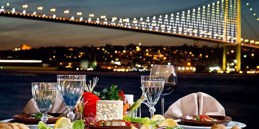 Istanbul: Dinner Cruise on the Bosphorus - What appears on the dinner table