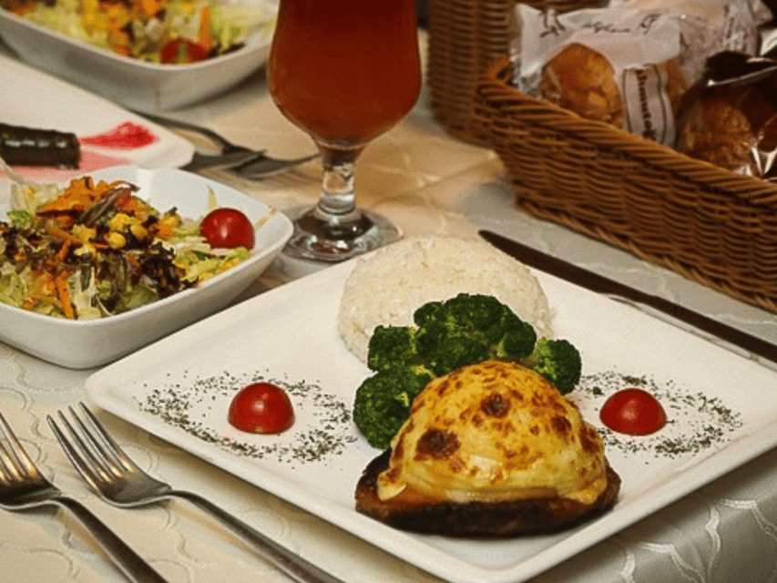 Istanbul: Dinner Cruise with Hotel Pickup & Optional Drinks - Dolmabahçe Palace and the European Shoreline
