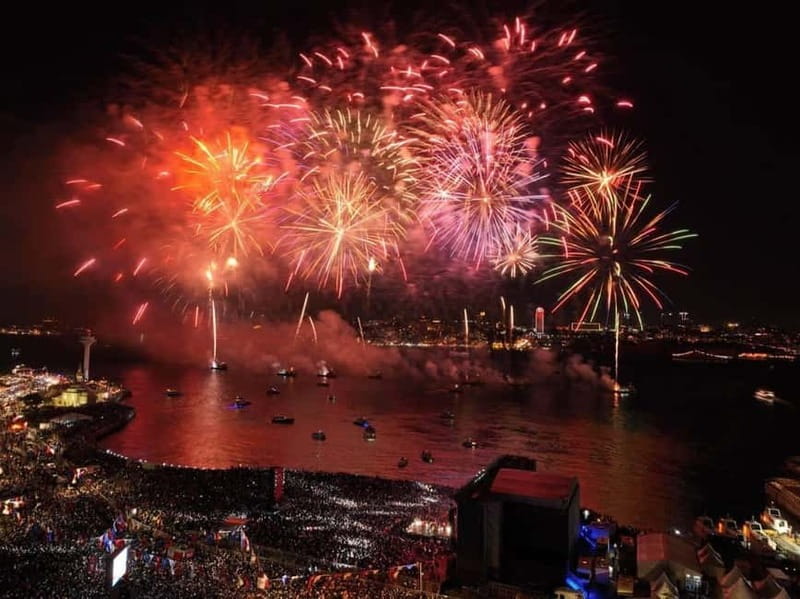 Istanbul: New Year's Eve Bosphorus Dinner Cruise Party 2026 - What the $340 price covers