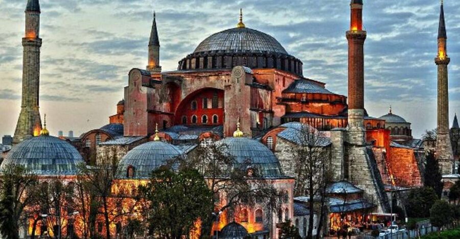 Istanbul: Old Town Tour and Bosphorus Lunch Cruise - Why this land-and-water pairing works