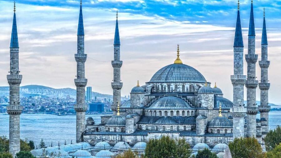Istanbul: Old Town Tour and Bosphorus Lunch Cruise - Starting at the Hippodrome and German Fountain