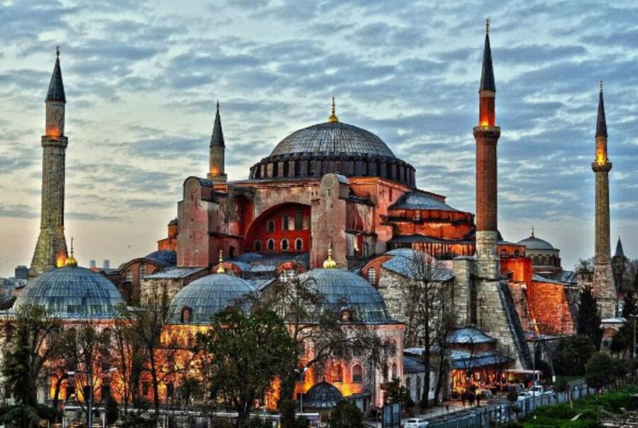 Istanbul: Old Town Tour and Bosphorus Lunch Cruise - Inside Sultanahmet Mosque