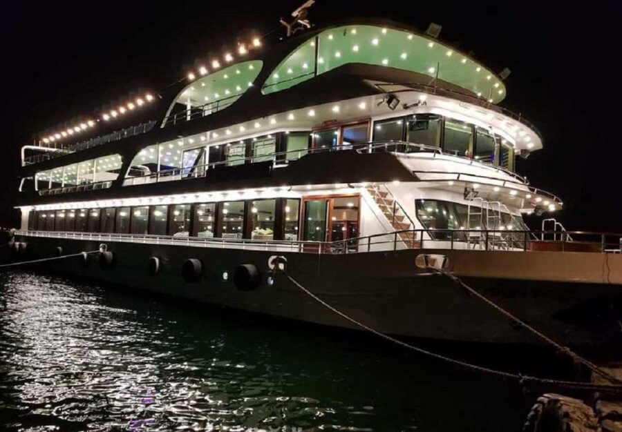 Istanbul: Pasha Istanbul Dinner Cruise - Boarding the boat and finding your table