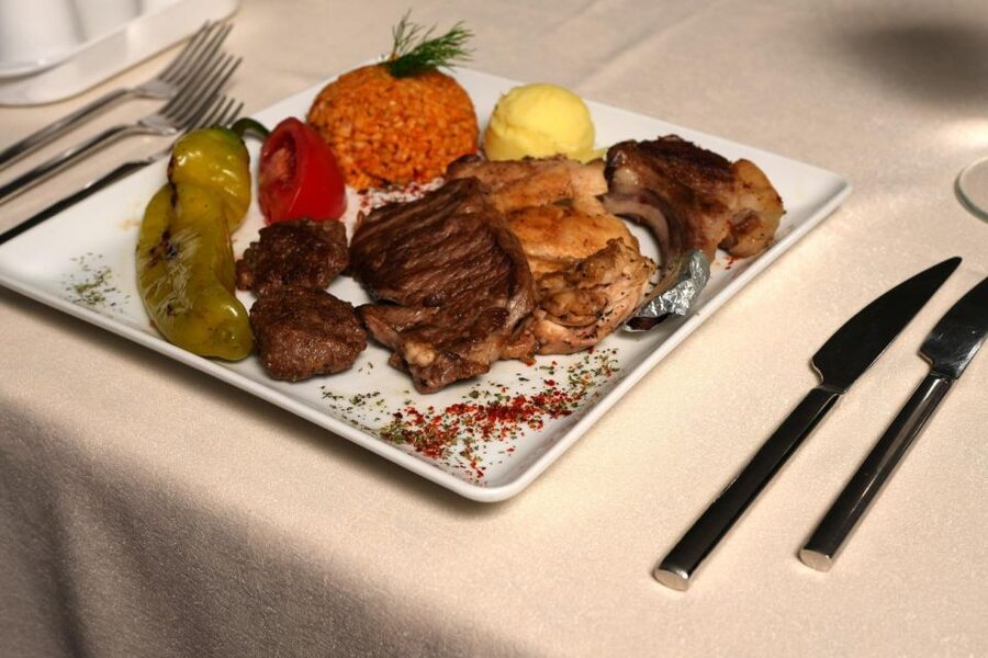 Istanbul: Pasha Istanbul Dinner Cruise - The Golden Horn, Galata, and Suleymaniye views