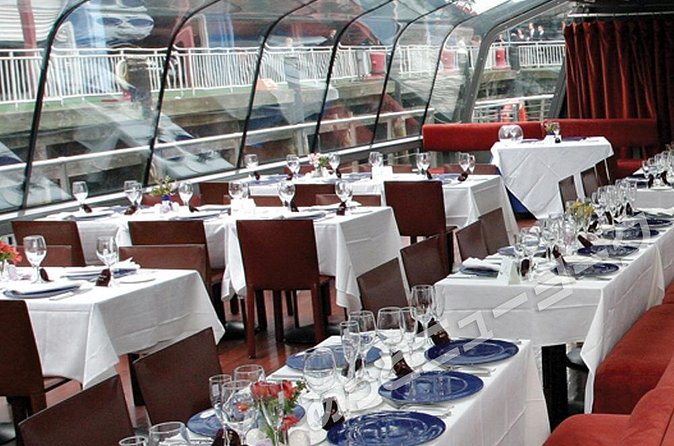 JAPANESE guided tour! Bateaux Dinner Cruise tour with hotel transportation. The best way to enjoy the Manhattan night view from the river & sea. Full course French dinner, live band music included. - Seeing the Statue of Liberty from the outside deck