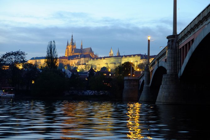 Jazz Boat: Popular LIVE JAZZ dinner cruise - Seating, atmosphere, and comfort