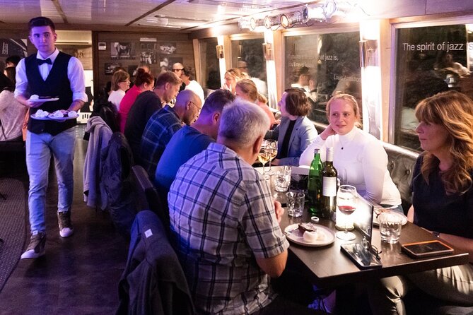 Jazz Boat: Popular LIVE JAZZ dinner cruise - Who will enjoy this most?