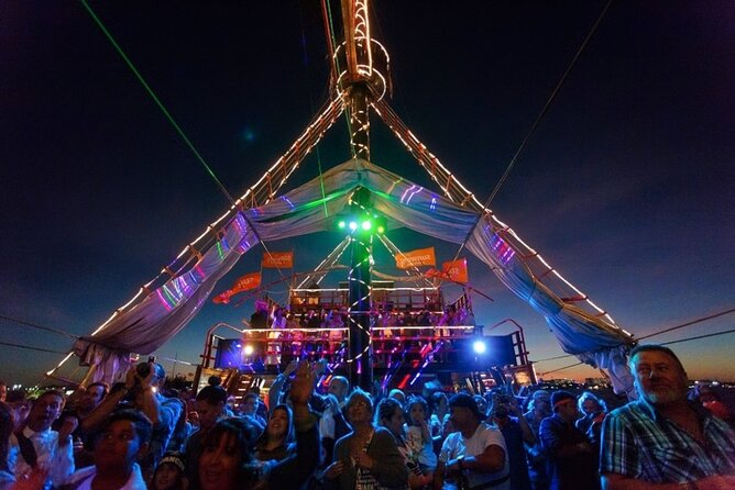 Jolly Roger Pirate Show and Dinner Cruise with Open Bar - What the deluxe open bar includes