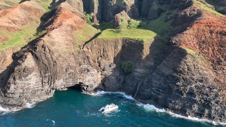 Kauai: Napali Sunset Dinner Cruise - Wildlife watching without promises