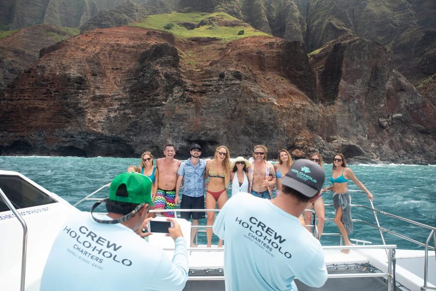 Kauai: Napali Sunset Dinner Cruise - A Hawaiian-style dinner on a moving boat