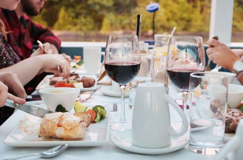 Kingston: Lunch Cruise of Thousand Islands - Lunch onboard: three courses and a sensible pace