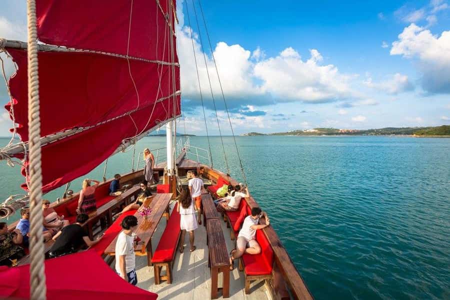Koh Samui: Red Baron Romantic Sunset Dinner Cruise - Who should book the Red Baron?