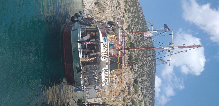 Kos: 3-Island Cruise with Lunch, Swimming and Audio Guide - Greek BBQ lunch and drinks aboard the Santa Maria
