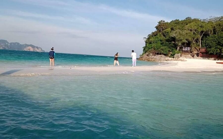 Krabi: Seven Islands Snorkel Cruise with Dinner - The sunset hour: beach or boat