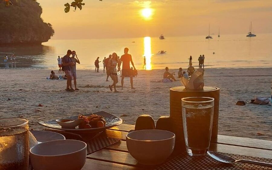 Krabi: Seven Islands Snorkel Cruise with Dinner - Guides, food, and the small-group feel