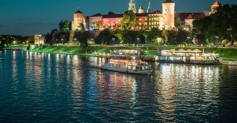 Krakow: Evening Cruise with a Glass of Wine - Quick points to know