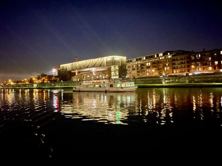 Krakow: Evening Cruise with a Glass of Wine - A gentle night ride beside Wawel Castle