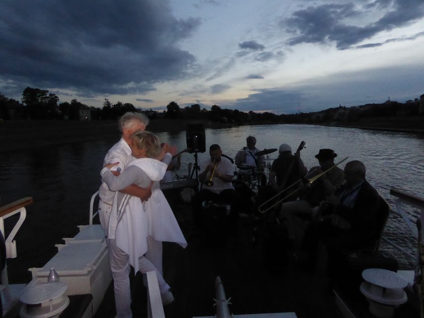 Krakow: Evening Cruise with a Glass of Wine - Sunset, darkness, and the right seat
