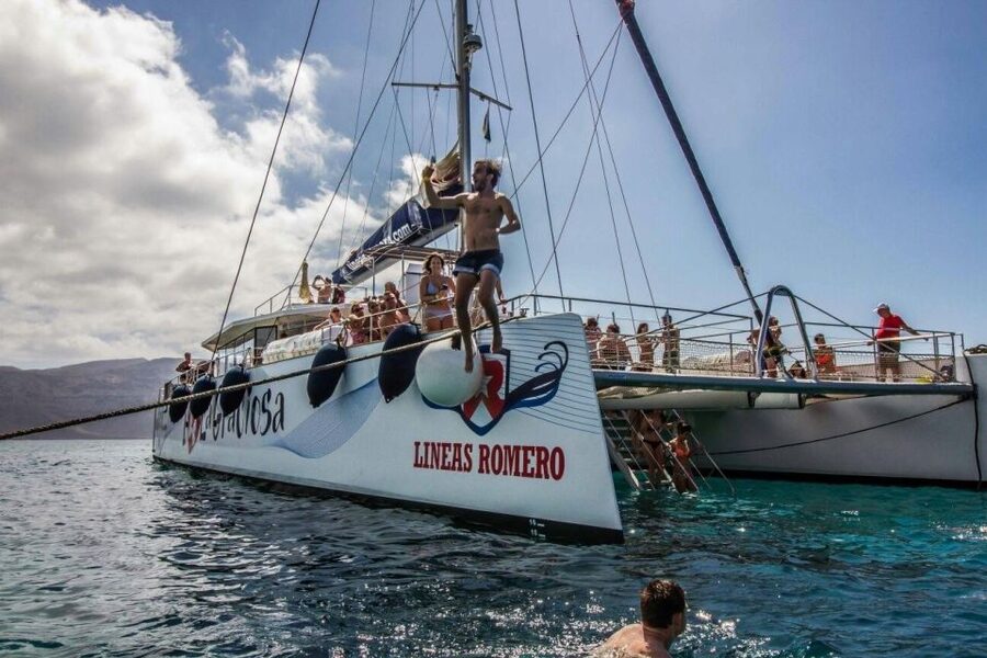 La Graciosa: Island Cruise with Lunch for Cruise Passengers - Forty-five minutes in Caleta del Sebo