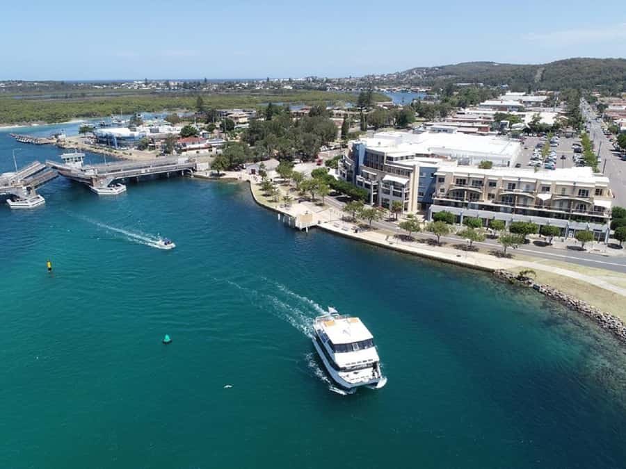 Lake Macquarie: Cruise with Lunch on the Lake - Service that keeps the outing easy