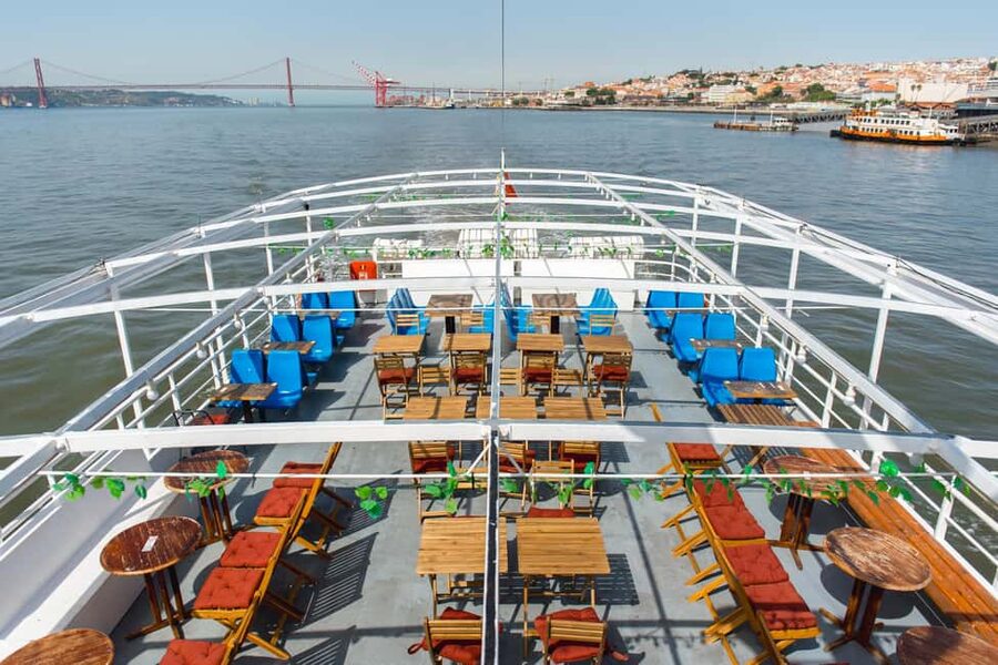 Lisbon: Tagus River Dinner Cruise with Live Jazz - The 25th of April Bridge From Below