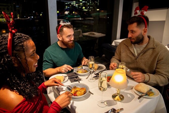 London Christmas Party Dinner Cruise - Music, dancing, and the evening’s pace