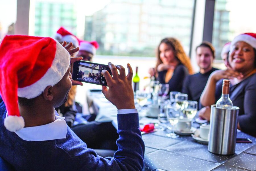 London: Christmas Party Lunch Cruise - Canary Wharf marks the turning point