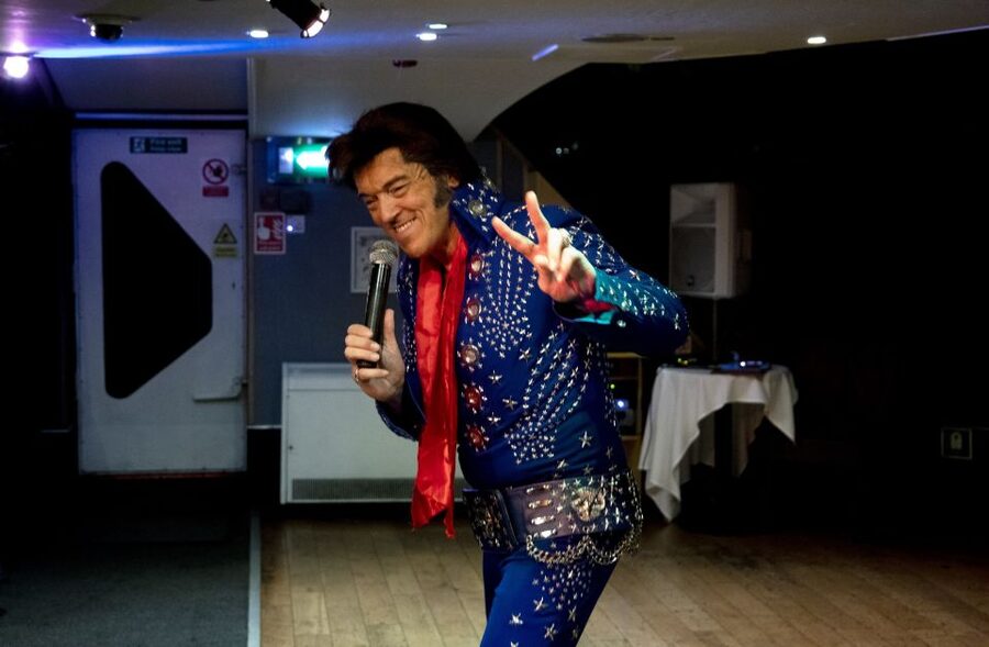 London: Dinner Cruise with Elvis Tribute on the Thames River - Dancing after dinner