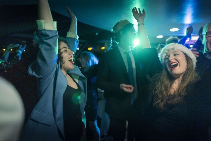 London: Festive New Year’s Eve 4-Course Dinner Cruise - Key points to know before booking