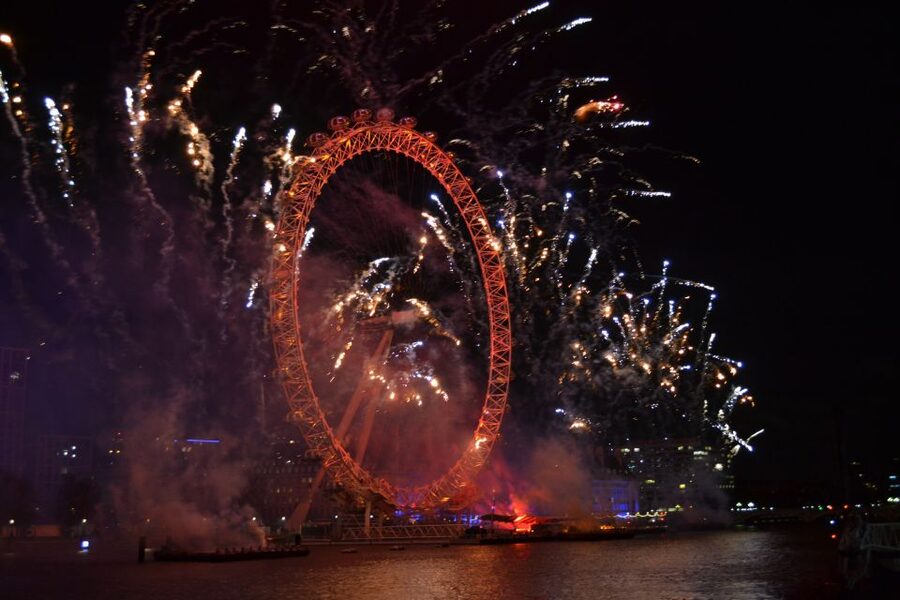 London: Festive New Year’s Eve 4-Course Dinner Cruise - A New Year’s Eve cruise with London in motion